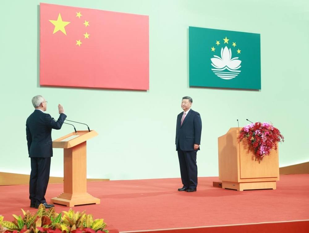 Xi liepia Makao „ugdyti naujas pramonės šakas“, prisiekdamas nauju lyderiu
