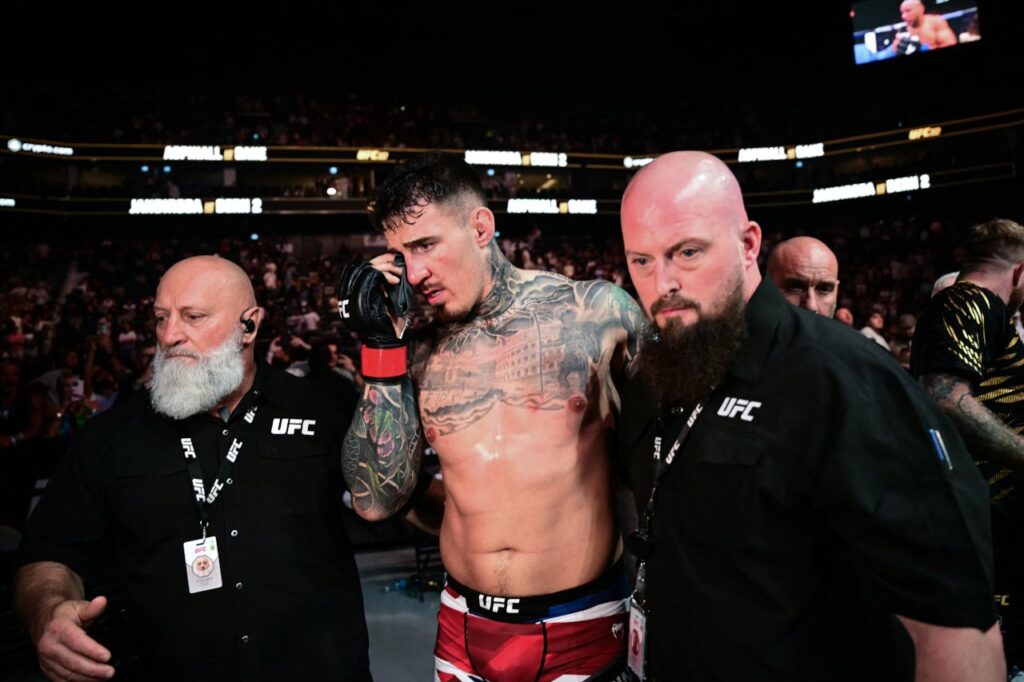 UFC žaidėjui Tomui Aspinalui buvo atlikta akių operacija